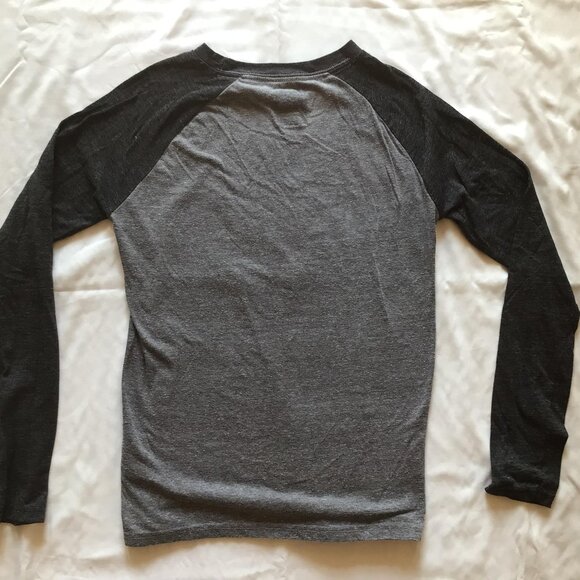 Kids Boston Bruins Long Sleeved Distressed T-shirt Size Large - Picture 3 of 3